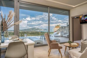 TV - Pietra Cave Suite with private pool (Zakynthos)