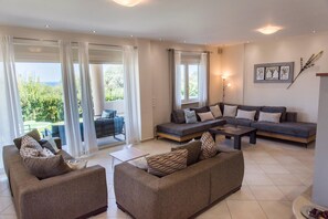 TV - Villa Rafaella in Rethymno (Rethymno)