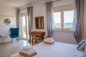 4 bedrooms, iron/ironing board, travel cot, bed sheets - Villa Rafaella in Rethymno (Rethymno)