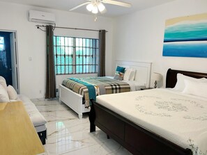 2 chambres, fer et planche à repasser, Wi-Fi, draps fournis