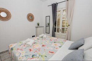 2 bedrooms, desk, free WiFi, bed sheets - Philomena Apartment by Ionian Luxury (Kerkira)