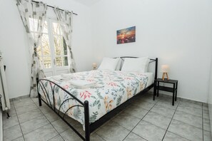 1 bedroom, desk, free WiFi, bed sheets - Rainbow Apartment by Ionian Luxury (Kerkira)