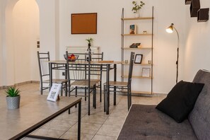 TV, books, offices - Rainbow Apartment by Ionian Luxury (Kerkira)
