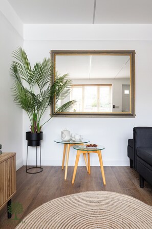 Interior - Spacious Worthing Townhouse | 4BR | 3.5Baths | Secure Parking | A24 A27 Links (Worthing)