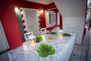 Outdoor dining - Armonia Studio in front of the Beach (Mesongi)