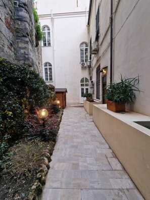 Exterior detail - RESIDENZA ALLEGRA (Genoa)