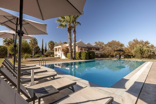 Leone Luxury Villa Giota