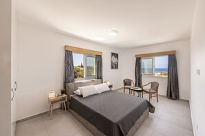 4 bedrooms, iron/ironing board, travel cot, bed sheets - Luna Mare in Agia Marina Chrysochous (Agia Marina Chrysochous)