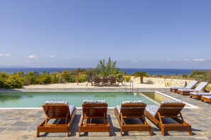 Pool - Luna Mare in Agia Marina Chrysochous (Agia Marina Chrysochous)