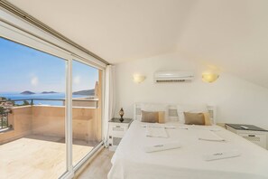 5 bedrooms, desk, iron/ironing board, travel cot - Villa Vanilla in Kalkan (Kalkan)