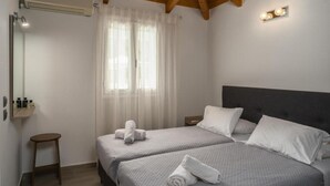 Schreibtisch, Bügeleisen/Bügelbrett, Reisekinderbett, kostenloses WLAN