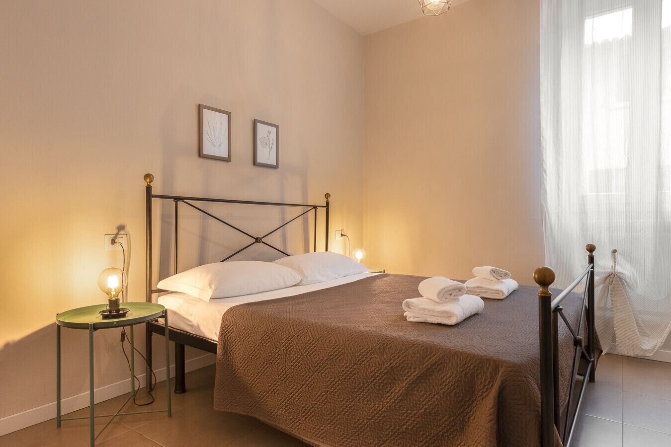 Iron/ironing board, free WiFi, bed sheets