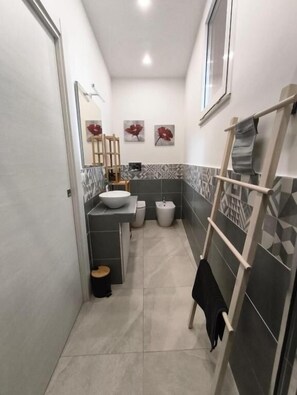 Comfort Double Room | Bathroom - Casa MaLù (Aci Bonaccorsi)