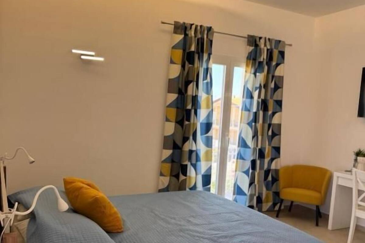 Driepersoonskamer, balkon, uitzicht op bergen | Gratis wifi