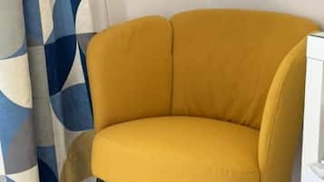 Chambre Triple, balcon, vue montagne | Intérieur