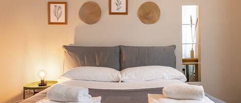 Iron/ironing board, free WiFi, bed sheets