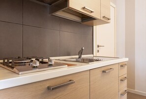 Fridge, microwave, coffee/tea maker, electric kettle - Desenzano Suites - Tiglio by Wonderful Italy (Desenzano del Garda)