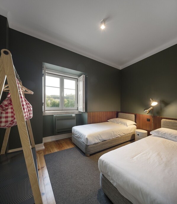 2 bedrooms, iron/ironing board, free WiFi