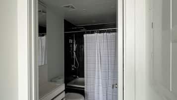 Haartrockner, Handtücher, Seife, Toilettenpapier