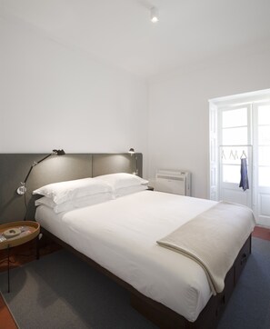 1 habitación, tabla de planchar con plancha y wifi gratis 
