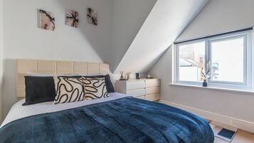 Iron/ironing board, WiFi, bed sheets