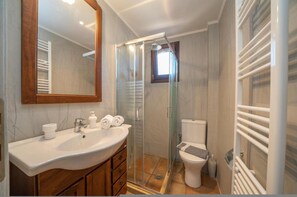 Shower, hair dryer, towels - Villa Ostria in Kefallonia (Kefallonia)