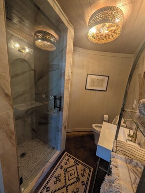 Unclassified image, 3 of 7, button - The Silo On 16 (Graham)