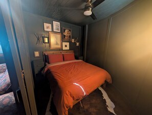 Unclassified image, 4 of 7, button - The Silo On 16 (Graham)