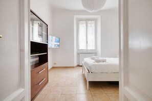 2 slaapkamers, een strijkplank/strijkijzer, gratis wifi, beddengoed
