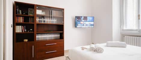 Iron/ironing board, free WiFi, bed sheets