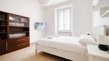 Iron/ironing board, free WiFi, bed sheets