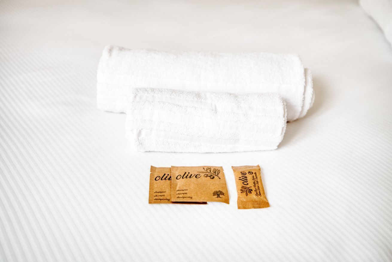 Dusche, Bidet, Handtücher, Toilettenpapier