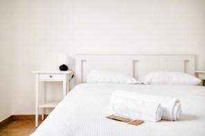 2 slaapkamers, een strijkplank/strijkijzer, gratis wifi, beddengoed