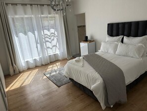 Unclassified image, 3 of 5, button - Plattekloof guest house (Cape Town)