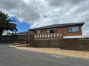 Unclassified image, 5 of 5, button - Plattekloof guest house (Cape Town)