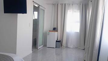 Desk, laptop workspace, iron/ironing board, free WiFi