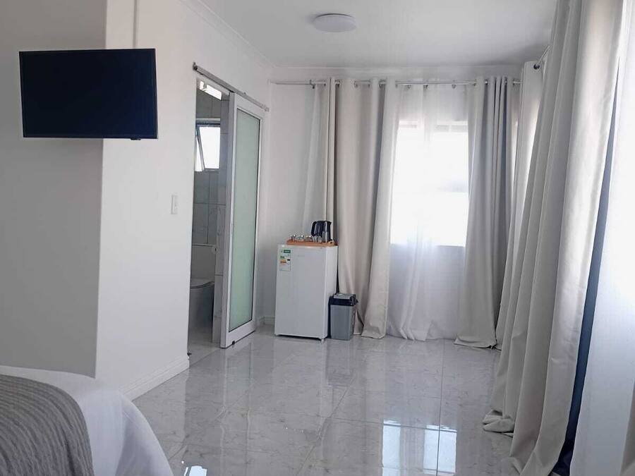 Escritorio y espacio para trabajar con laptop