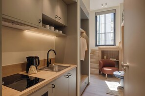 Fridge, stovetop - Leon II by Zoia Living (Piraeus)