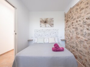 Bügeleisen/Bügelbrett, Reisekinderbett, Bettwäsche