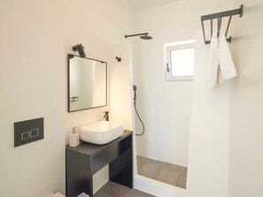 Shower, hair dryer, towels - Villa Paradiso 1 with private pool (Heraklion)