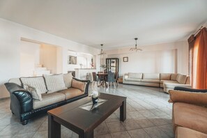 TV - Dream House in Tragaki (Tragaki)