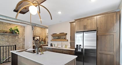 New! Condo, Garage, Parking, Downtown