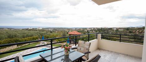 屋外ダイニングエリア