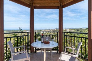 Outdoor dining - Villa Marie with private pool (Rethymno)