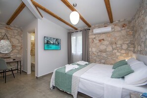 3 bedrooms, iron/ironing board, travel cot, bed sheets - Green Oak Villa in Zakynthos (Zakynthos)