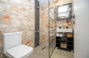 Shower, hair dryer, towels - Green Oak Villa in Zakynthos (Zakynthos)