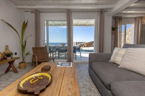 TV, offices - Οrmos seaside villa A with private pool (Tinos)