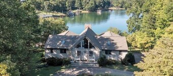 Heron Landing~Waterfront, Peaceful Gem in North Shore!