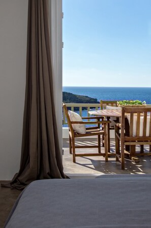 4 bedrooms, desk, iron/ironing board, free WiFi - Ormos Seaside Villa G with private pool (Tinoa)