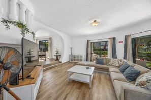 TV - Joliet in Vilamoura with 4 bedrooms and 3.5 bathrooms (Vilamoura)